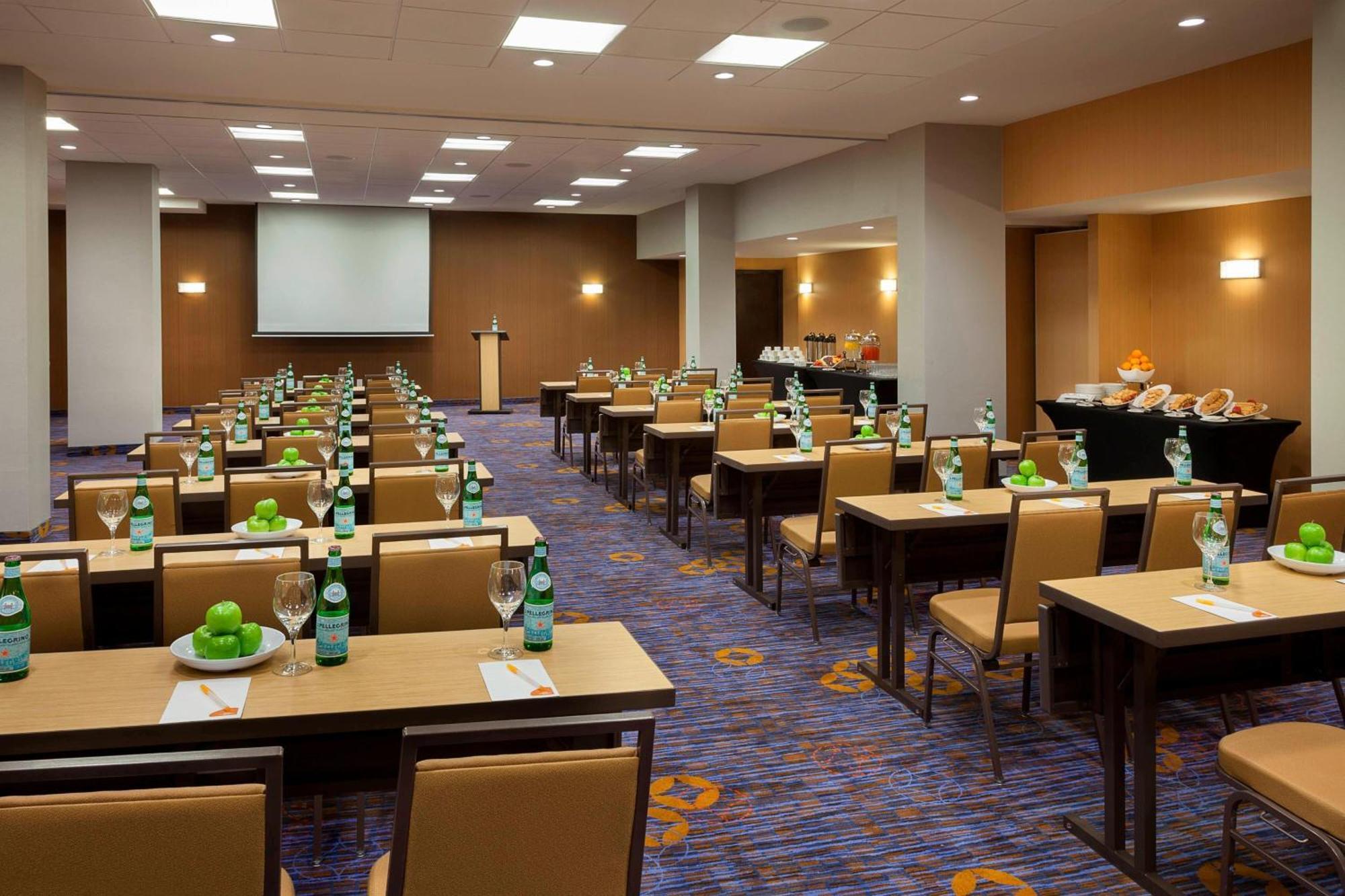 Courtyard By Marriott Toronto Northeast/Markham Exterior foto